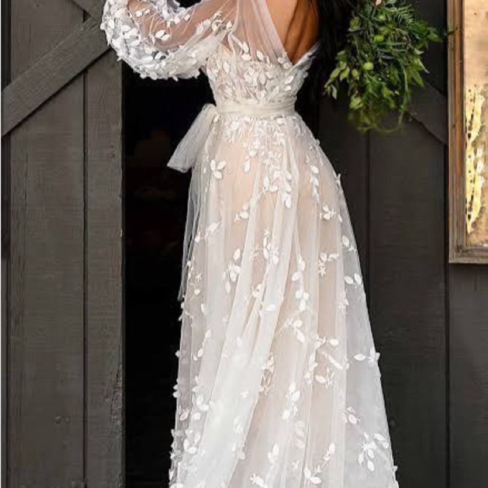 Chic White Floral Lace Wedding Dress
